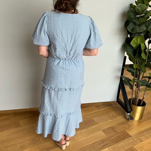 Mink pink  Elegant Blue embroidered design dress - Picture 7 of 8